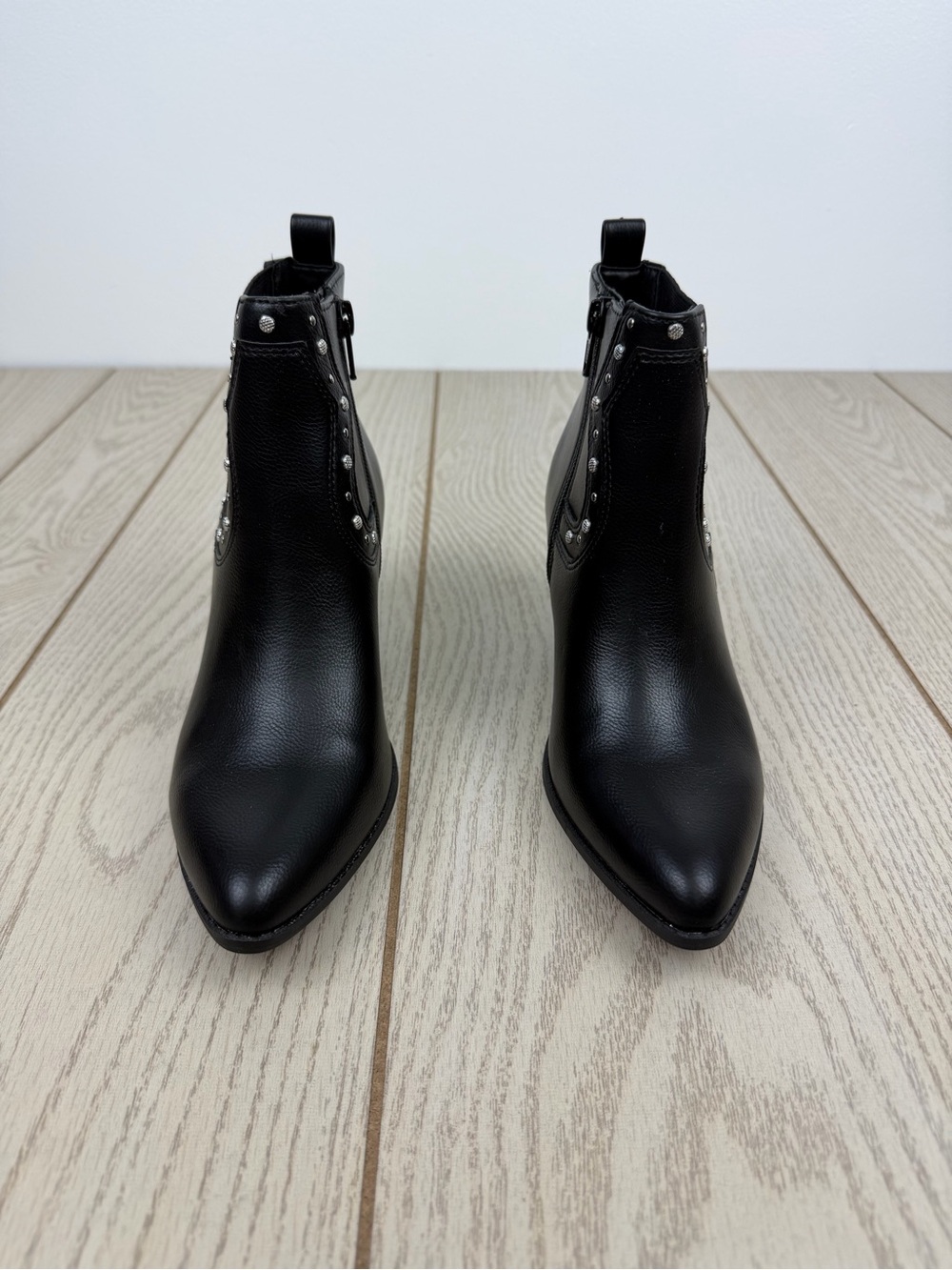 Sun + Stone Women's Indianaa Studded Western Block Heel Booties 5.5 Black Smooth - Picture 2 of 9